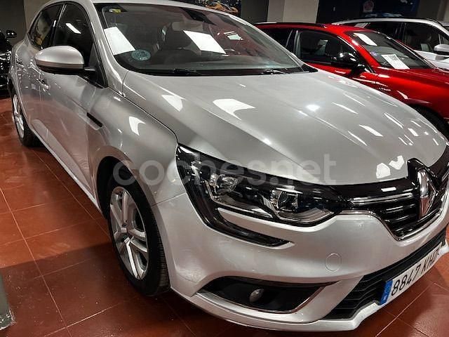 Usado Renault Mégane IV Business 90 CV (66 kW) 2018 Gris / plata Berlina