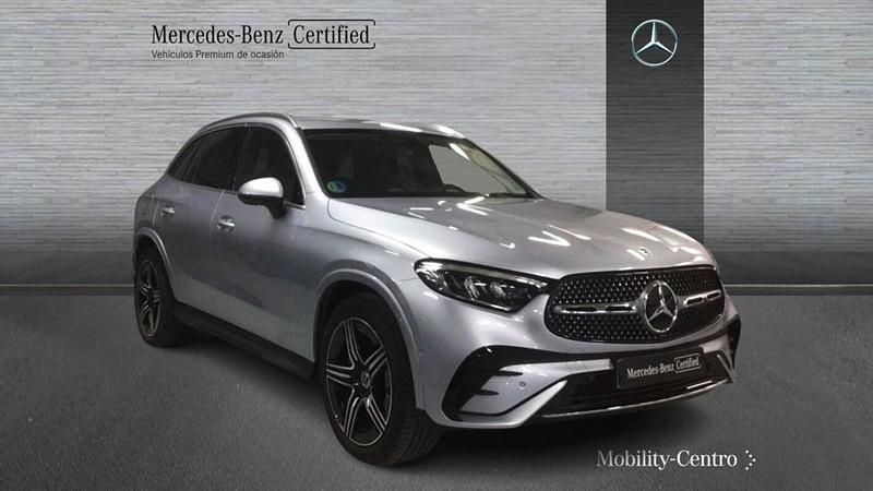 Usado Mercedes GLC220 AMG line 197 CV (144 kW) 2024 Hightechsilber metallic