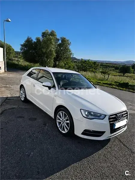 Usado Audi A3 Attraction 105 CV (77 kW) 2013 Blanco Berlina