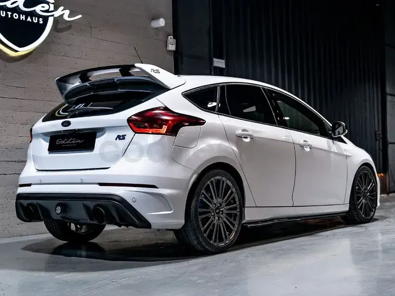 Usado Ford Focus RS 350 CV (257 kW) 2016 Blanco Berlina