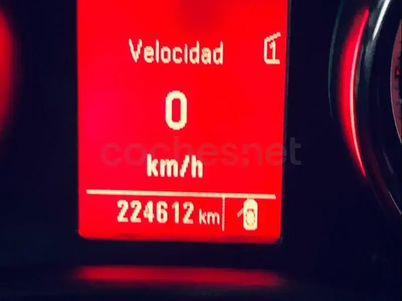 Usado Opel Astra Excellence 110 CV (80 kW) 2011 Rojo Familiar