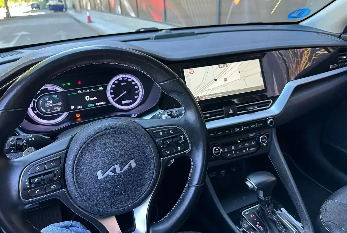 Usado Kia Niro 141 CV (103 kW) 2022 Gris SUV
