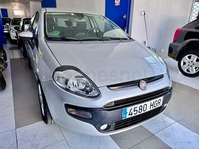 Usado Fiat Punto Evo Emotion 105 CV (77 kW) 2011 Gris / plata Utilitario