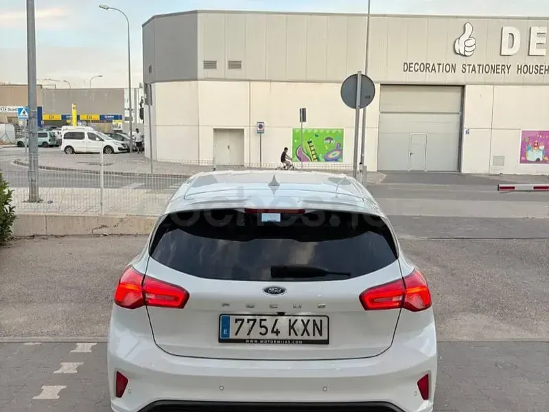 Usado Ford Focus ST-Line 120 CV (88 kW) 2019 Blanco Berlina