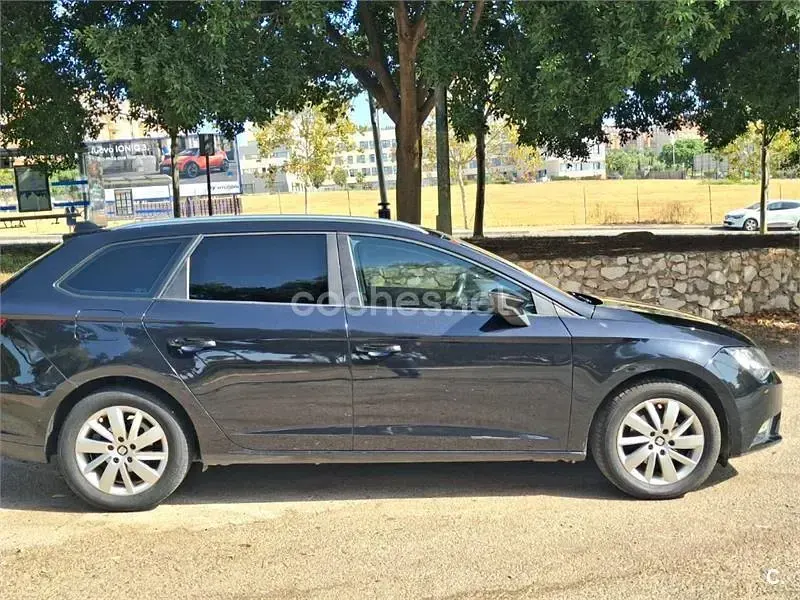 Usado Seat Leon ST Style 105 CV (77 kW) 2015 Negro Familiar