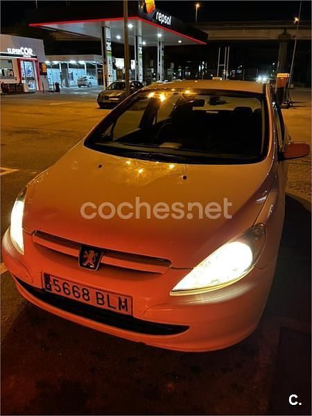 Usado Peugeot 307 110 CV (80 kW) 2002 Blanco Berlina