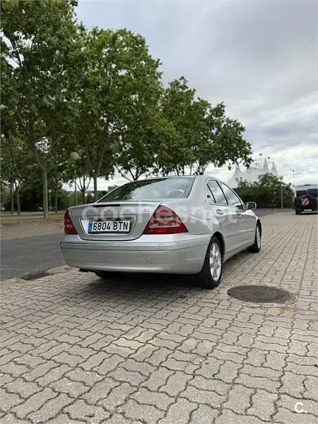 Usado Mercedes C220 Elegance 143 CV (105 kW) 2002 Gris / plata Berlina