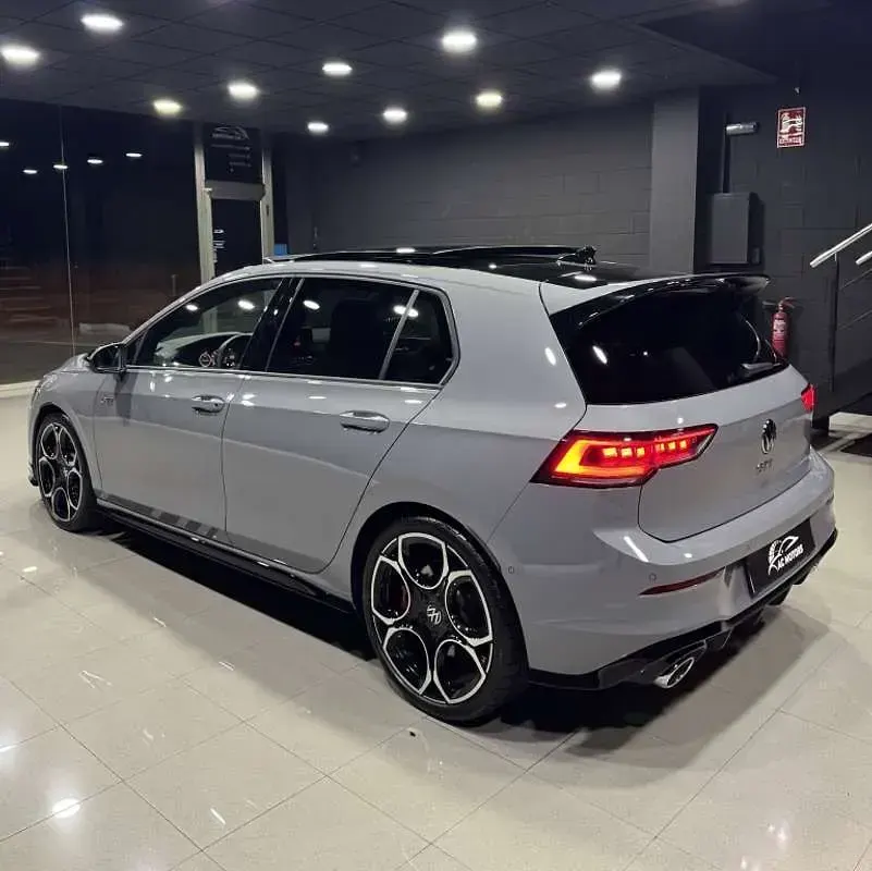 Usado VW Golf VIII GTI 300 CV (220 kW) 2025 Gris Utilitario
