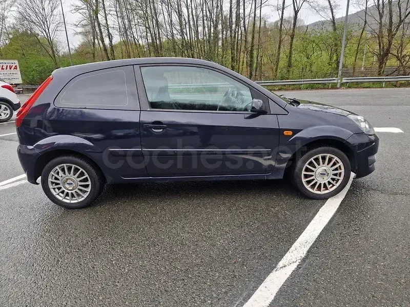 Usado Ford Fiesta Ambiente 68 CV (50 kW) 2008 Negro Utilitario