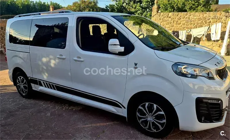 Begagnad Peugeot Traveller Business-Line 120 HK (88 kW) 2019 Vit Minibuss