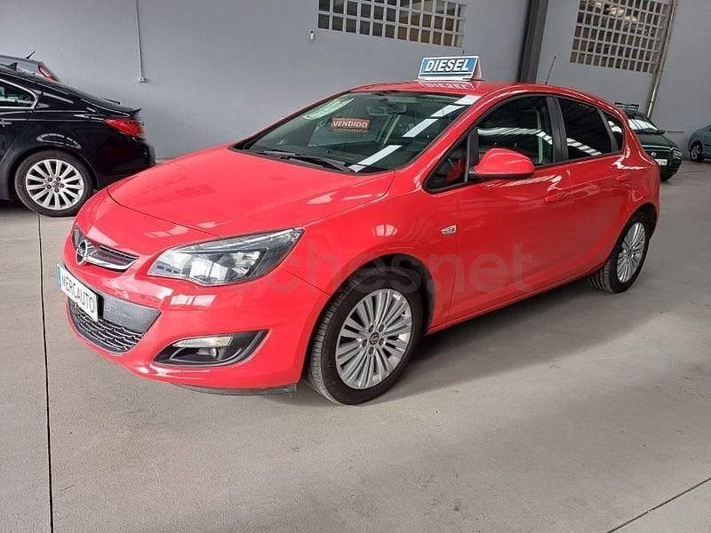Usado Opel Astra Selective 110 CV (80 kW) 2015 Rojo Berlina