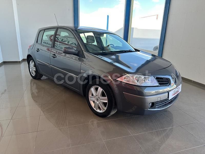 Usado Renault Mégane II Expression 105 CV (77 kW) 2007 Gris / plata Berlina