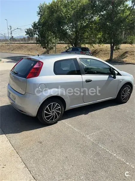Usado Fiat Punto Racing 90 CV (66 kW) 2009 Gris / plata Utilitario