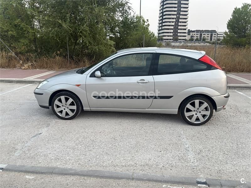 Gris / plata Usado 2003 Ford Focus Trend Berlina | 3600 € (Un poco caro) - Imagen 1/4
