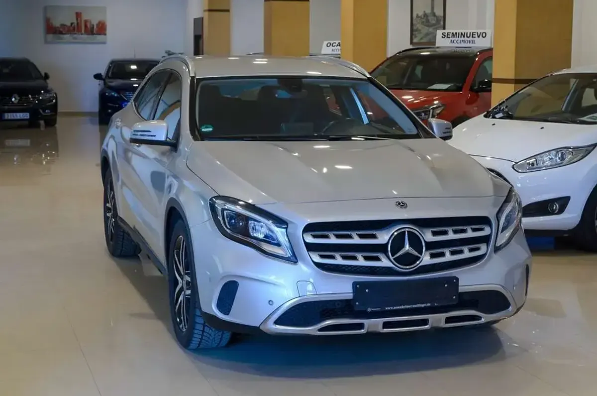 Usado Mercedes GLA200 Urban 136 CV (100 kW) 2017 Gris SUV