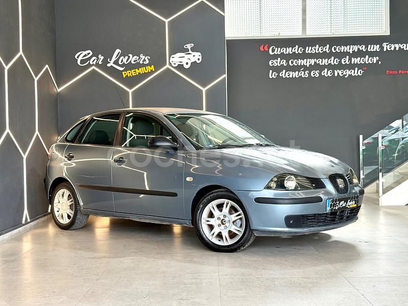 Usado Seat Ibiza Reference 100 CV (73 kW) 2005 Gris / plata Berlina