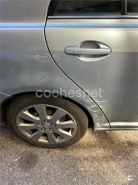 Usado Toyota Avensis Executive 150 CV (110 kW) 2008 Gris / plata Berlina
