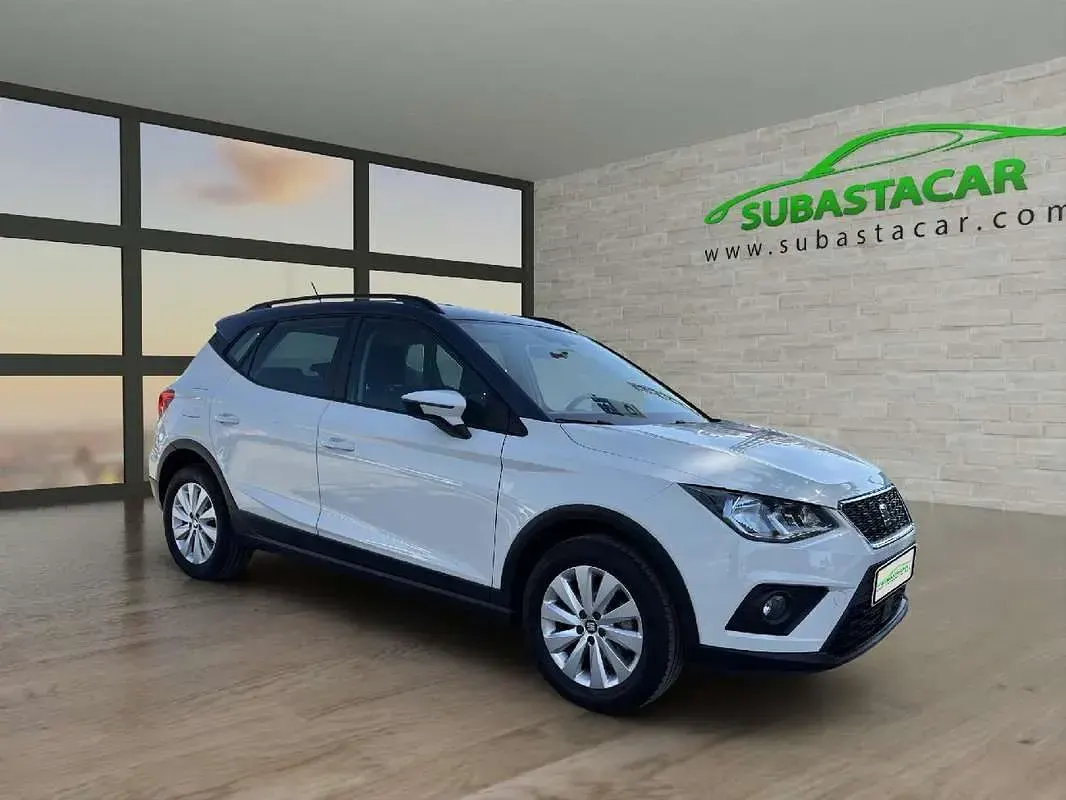 Usado Seat Arona Style 110 CV (80 kW) 2021 Blanco SUV