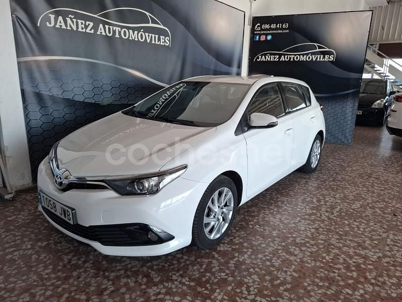 Usado Toyota Auris Active 116 CV (85 kW) 2017 Blanco Berlina