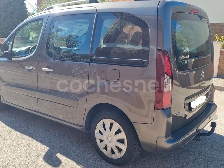 Usado Citroën Berlingo Feel 100 CV (73 kW) 2015 Marrón Monovolumen