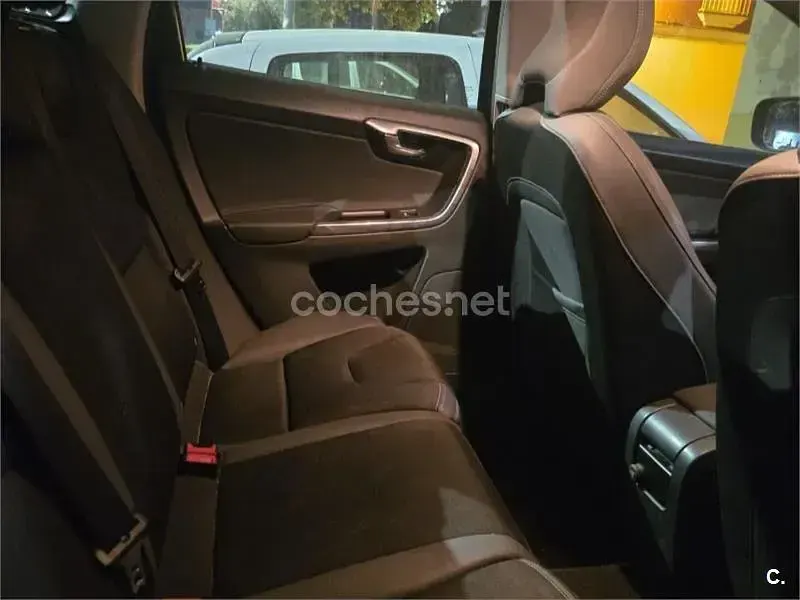 Usado Volvo XC60 Momentum 136 CV (100 kW) 2015 Azul SUV