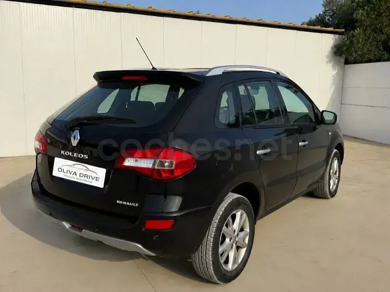 Usado Renault Koleos Dynamique 150 CV (110 kW) 2011 Negro SUV