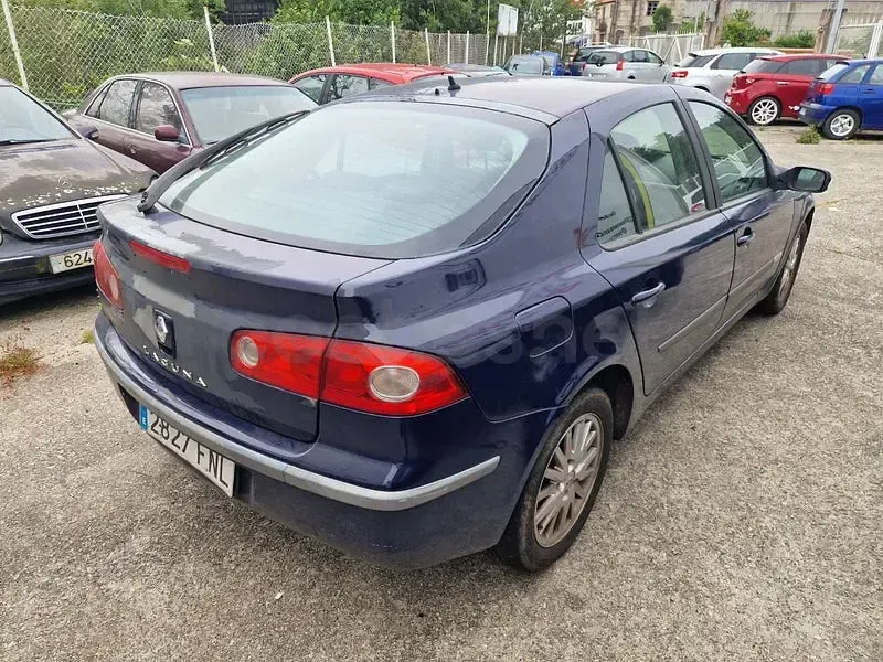 Usado Renault Laguna III Dynamique 130 CV (95 kW) 2007 Azul Berlina