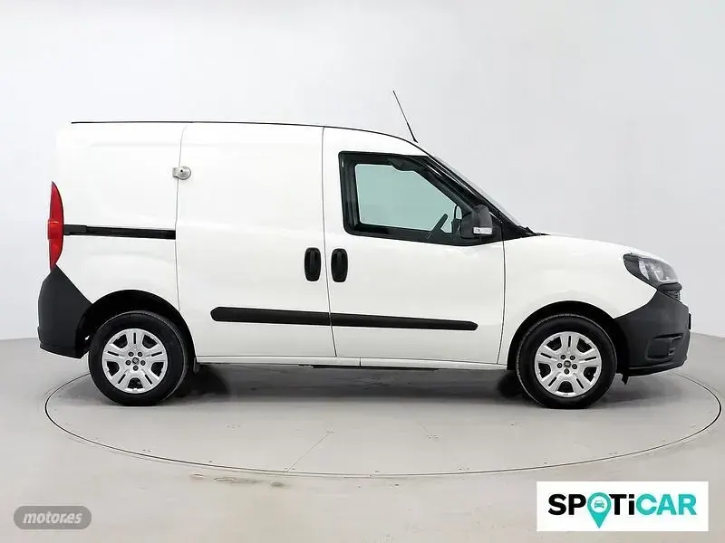 Usado Fiat Doblò 95 CV (69 kW) 2021 Blanco Monovolumen