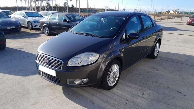 Gris Usado 2011 Fiat Linea Active Berlina | 4250 € - Imagen 1/4