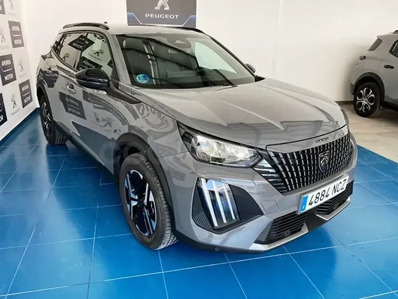 Usado Peugeot 2008 Allure 136 CV (100 kW) 2025 Gris / plata SUV