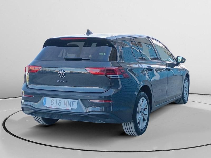 Usado VW Golf VIII Life 116 CV (85 kW) 2022 Gris Utilitario