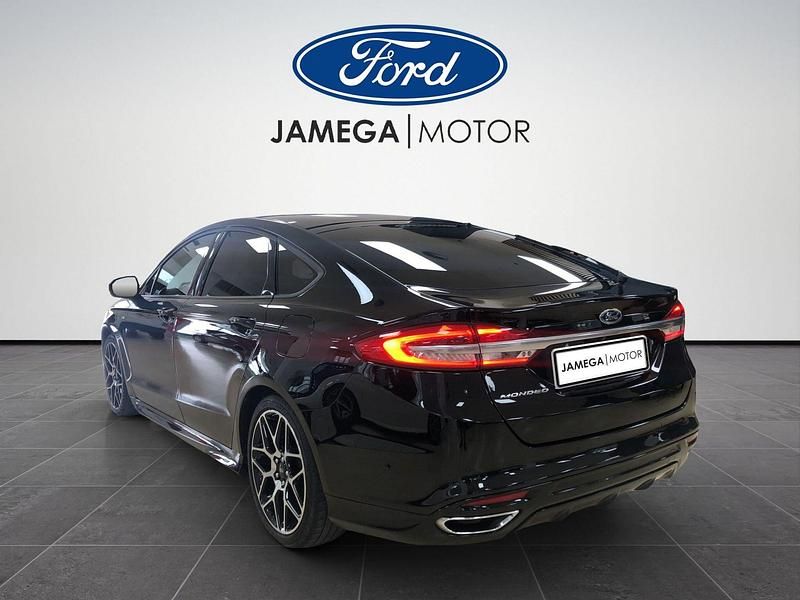 Usado Ford Mondeo ST-Line 190 CV (139 kW) 2020 Negro Berlina