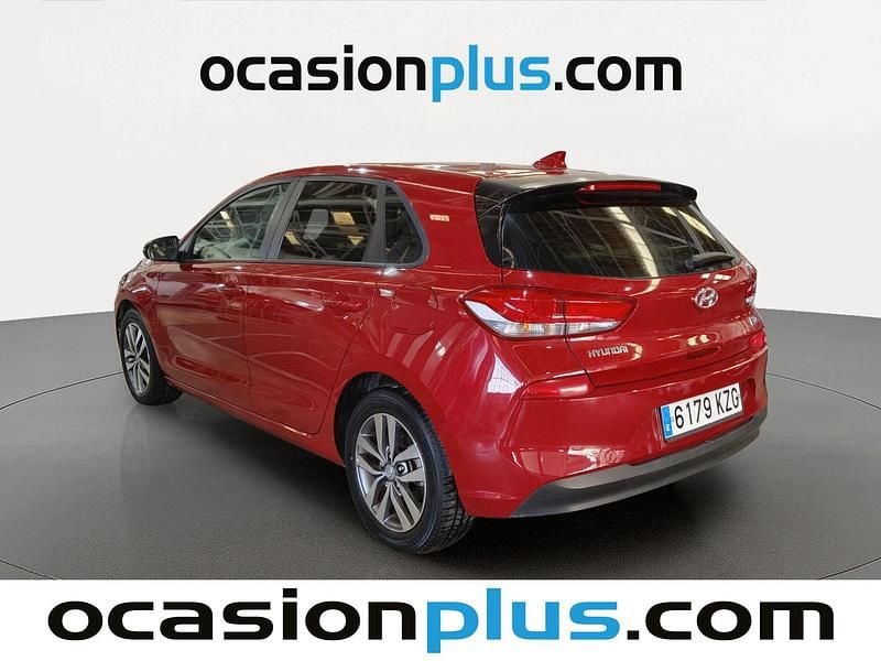Usado Hyundai i30 120 CV (88 kW) 2019 Rojo Utilitario
