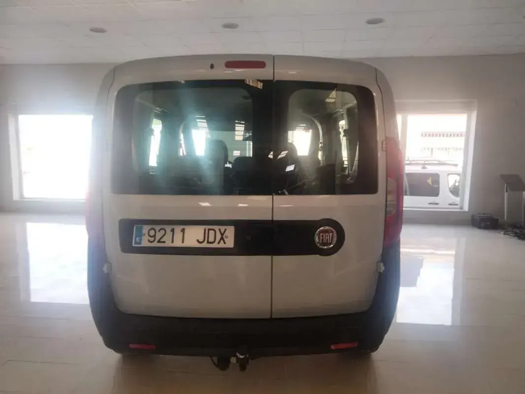 Usado Fiat Doblò Active 82 CV (60 kW) 2016 Plateado Monovolumen