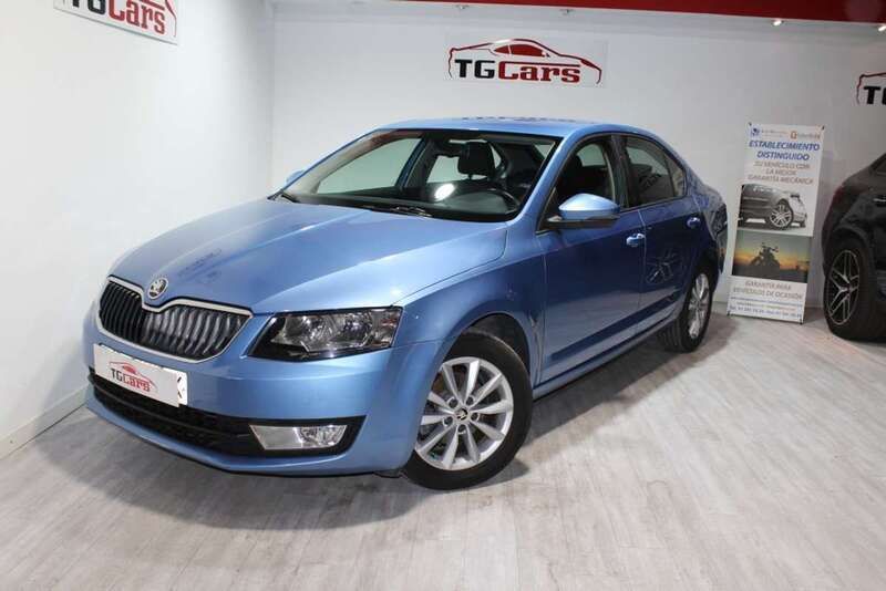 Azul Usado 2014 Skoda Octavia Ambition Utilitario | 5990 € - Imagen 1/4