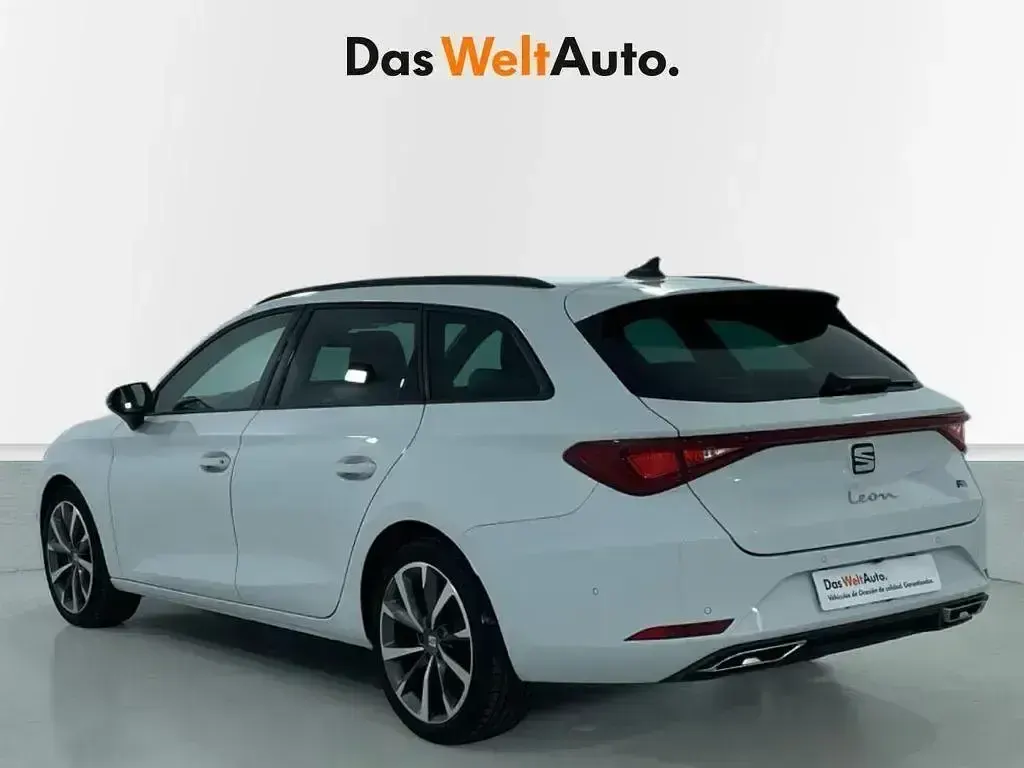 Usado Seat Leon FR 150 CV (110 kW) 2025 Blanco Familiar