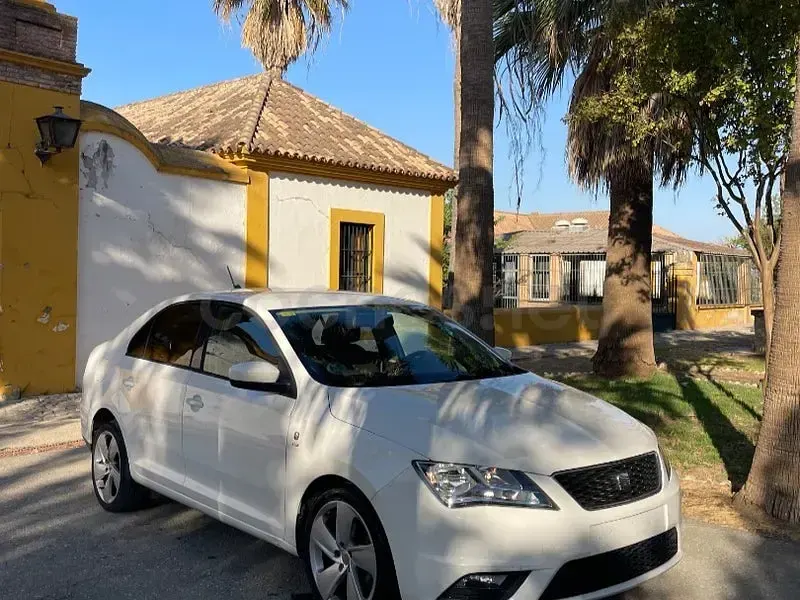 Usado Seat Toledo Style 105 CV (77 kW) 2013 Blanco Utilitario