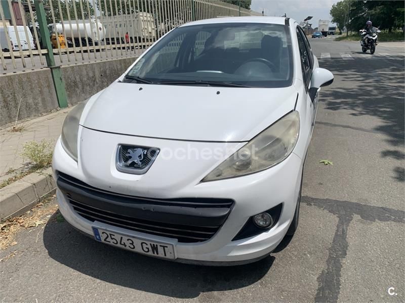Usado Peugeot 207 70 CV (51 kW) 2010 Blanco Berlina