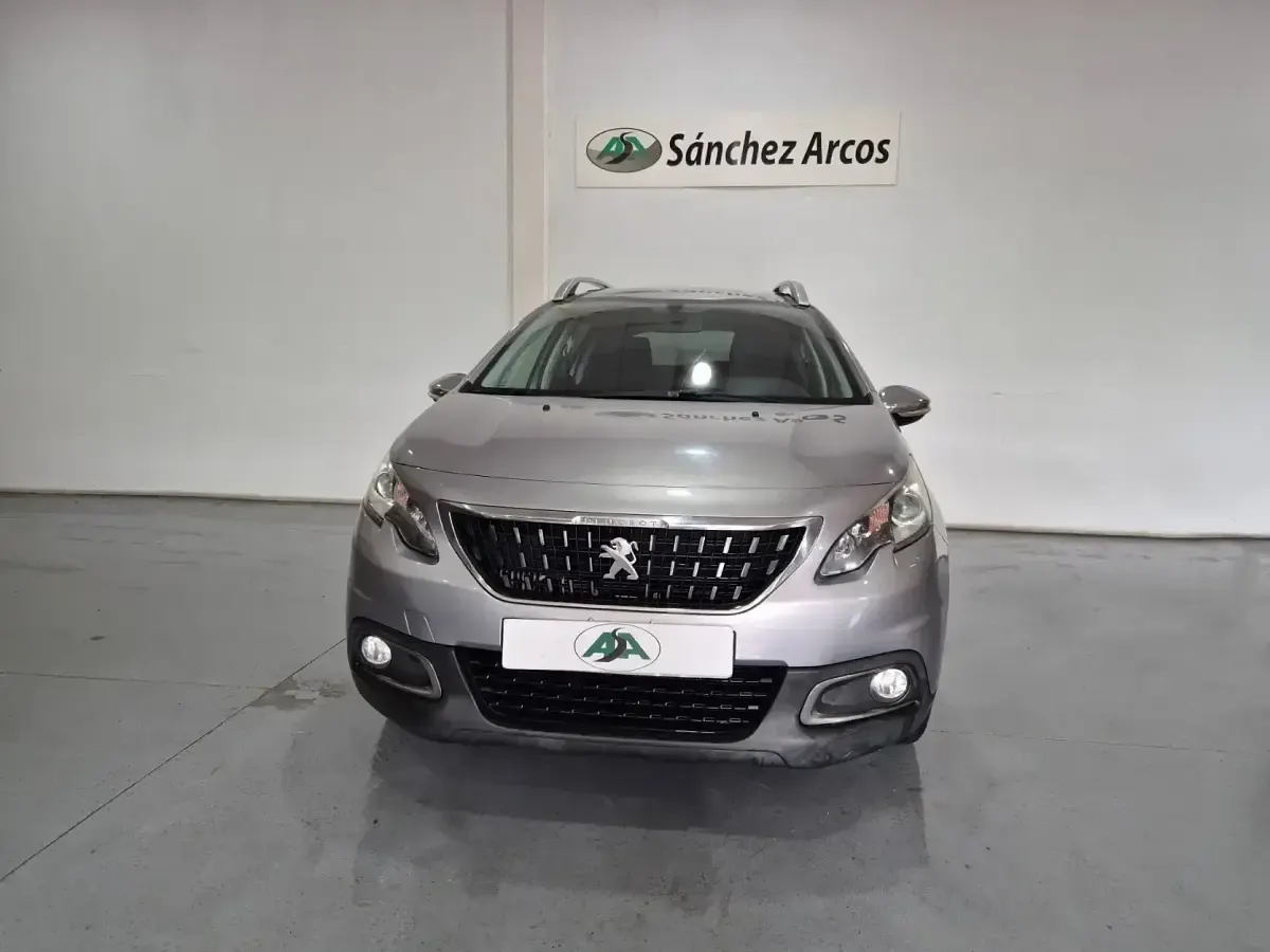 Usado Peugeot 2008 Style 100 CV (73 kW) 2017 Gris SUV