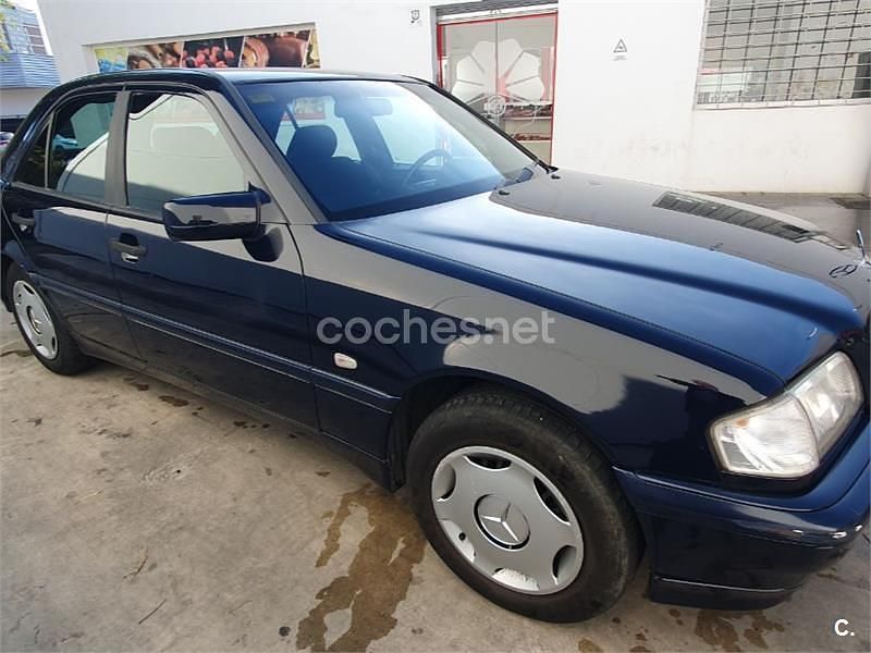 Usado Mercedes C180 Classic 122 CV (89 kW) 1999 Azul Berlina