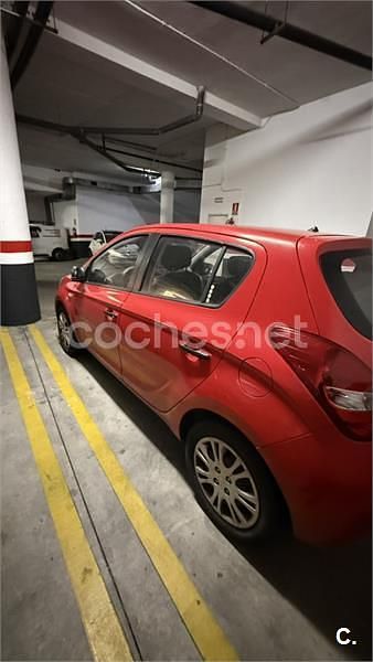 Usado Hyundai i20 Comfort 90 CV (66 kW) 2009 Rojo Utilitario