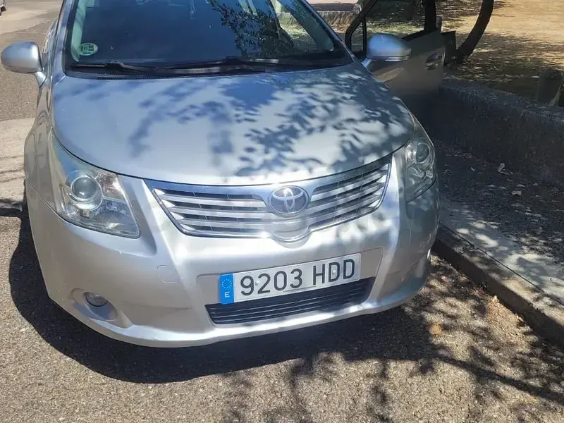 Usado Toyota Avensis Executive 150 CV (110 kW) 2011 Gris / plata Berlina