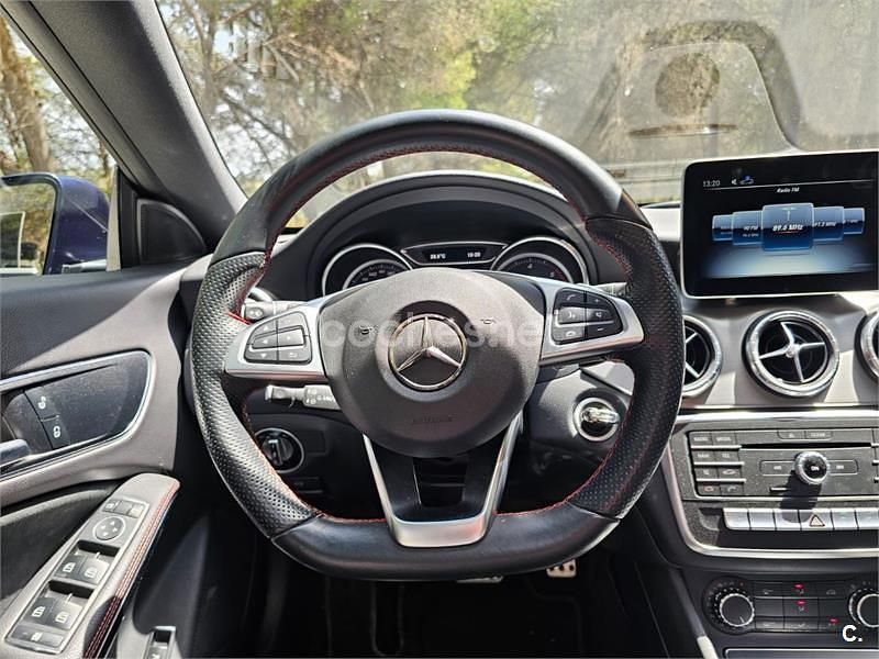 Usado Mercedes CLA200 136 CV (100 kW) 2018 Azul Berlina