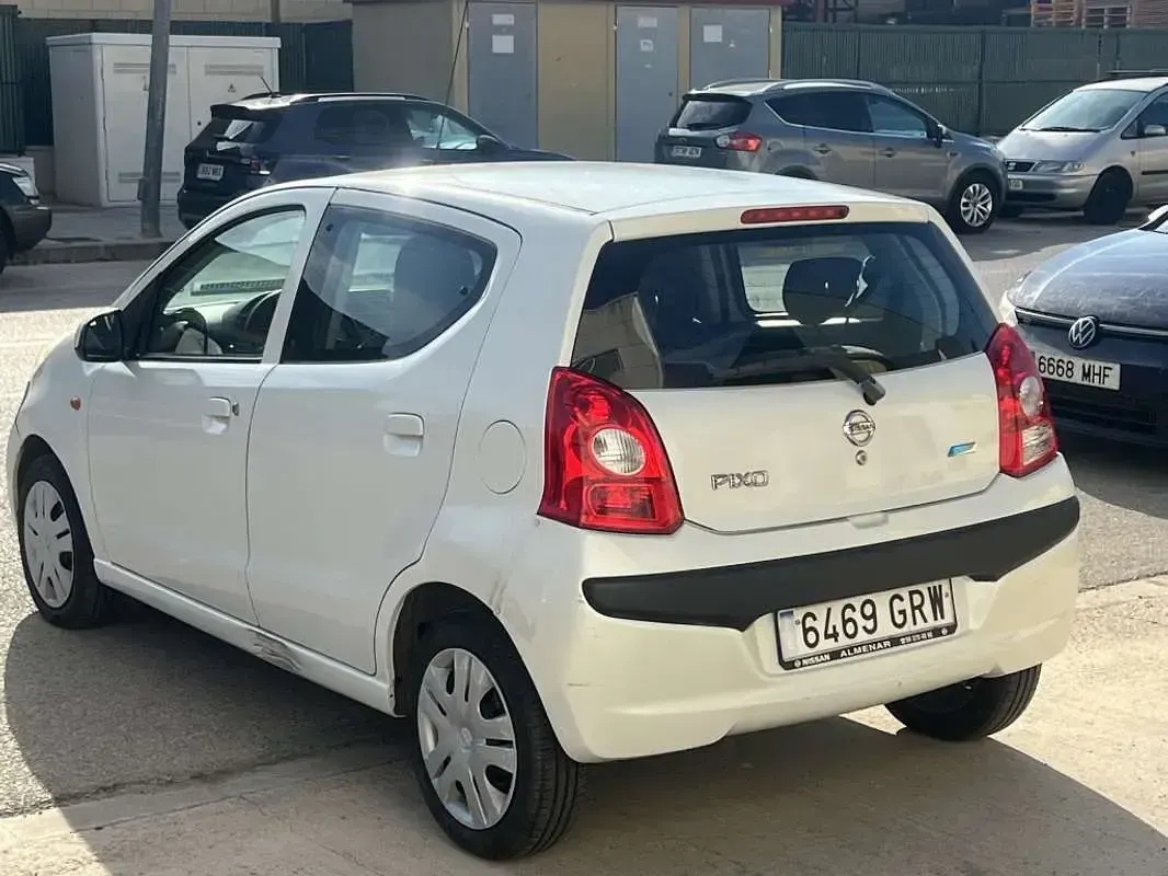 Usado Nissan Pixo Acenta 68 CV (50 kW) 2009 Blanco Utilitario