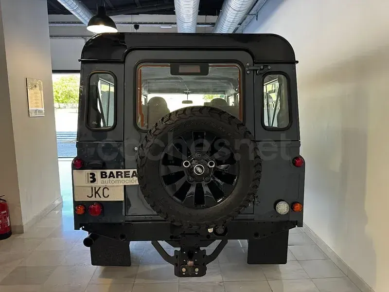 Usado Land Rover Defender 122 CV (89 kW) 2015 Gris / plata Familiar