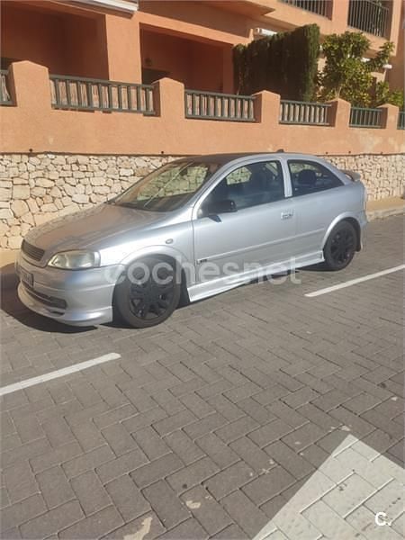 Usado Opel Astra Sportive 100 CV (73 kW) 2000 Gris / plata Berlina