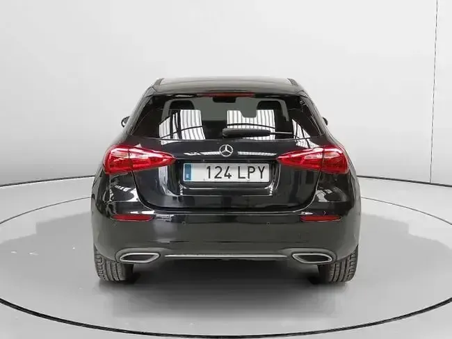 Usado Mercedes A180 116 CV (85 kW) 2020 Negro Berlina
