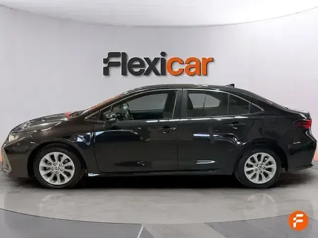 Usado Toyota Corolla Comfort 125 CV (91 kW) 2023 Negro Berlina