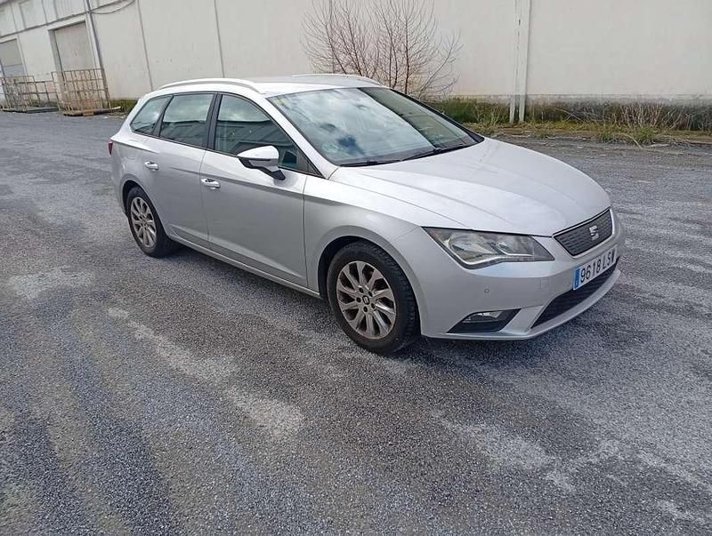 Usado Seat Leon Reference 110 CV (80 kW) 2015 Plateado Utilitario