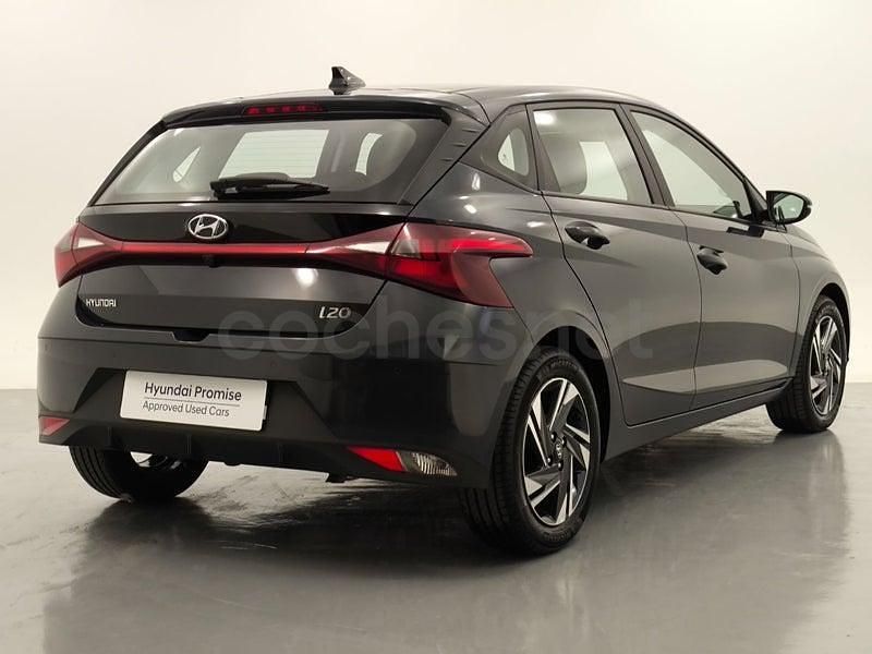 Usado Hyundai i20 84 CV (61 kW) 2023 Gris / plata Berlina